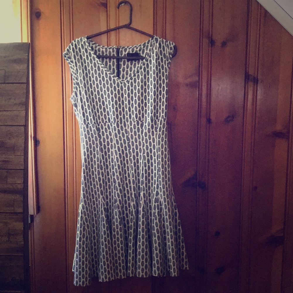 Grey white pattern dress